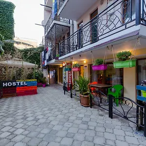 batumi-surf-hostel.batumihotels.net/